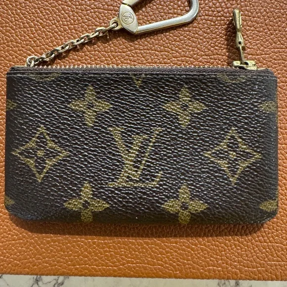 Louis Vuitton Monogram Key Holder - Picture 4 of 7